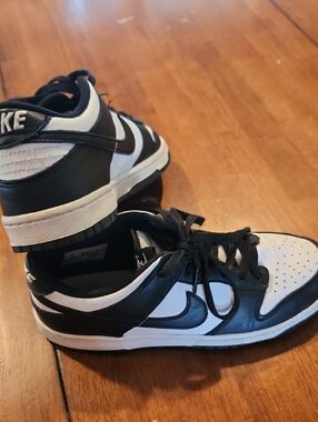 Youth 6 Nike Black and White Low-Profile Sneakers